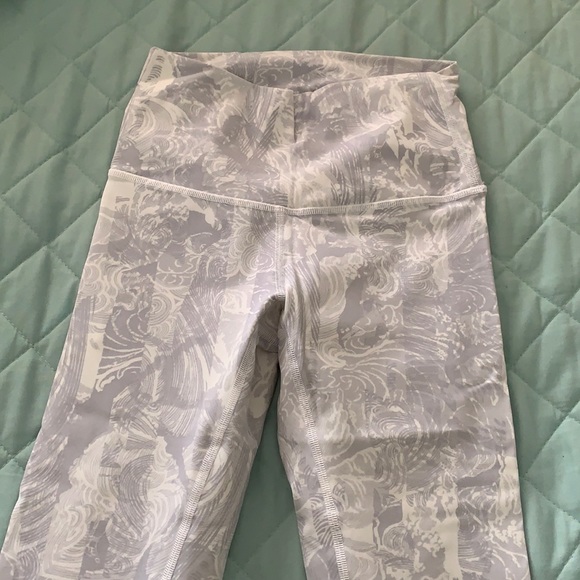 lululemon athletica Pants - Lululemon leggings crop - size 2 - 23" - luxtreme fabric